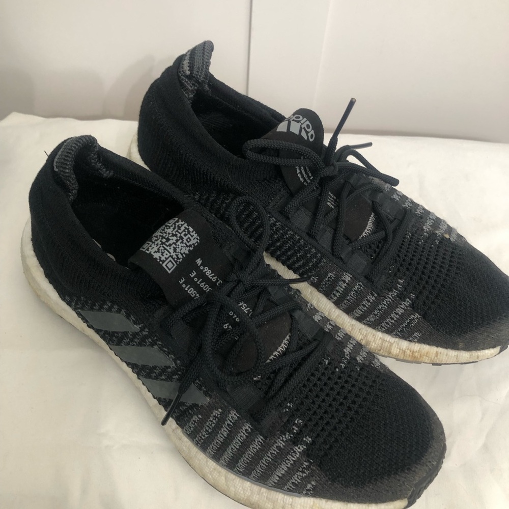 adidas tennis shoe